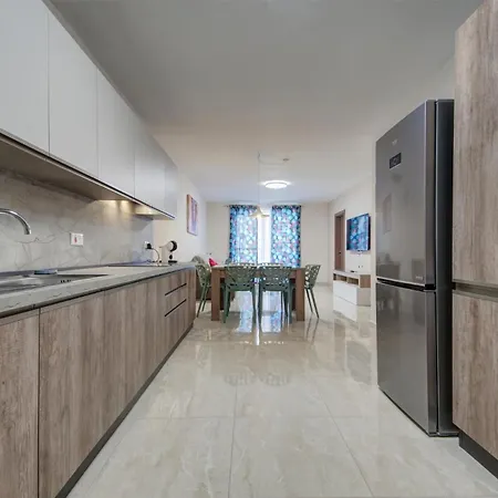 Cosy 3br With Private Terrace In By 360 Estates Lägenhet